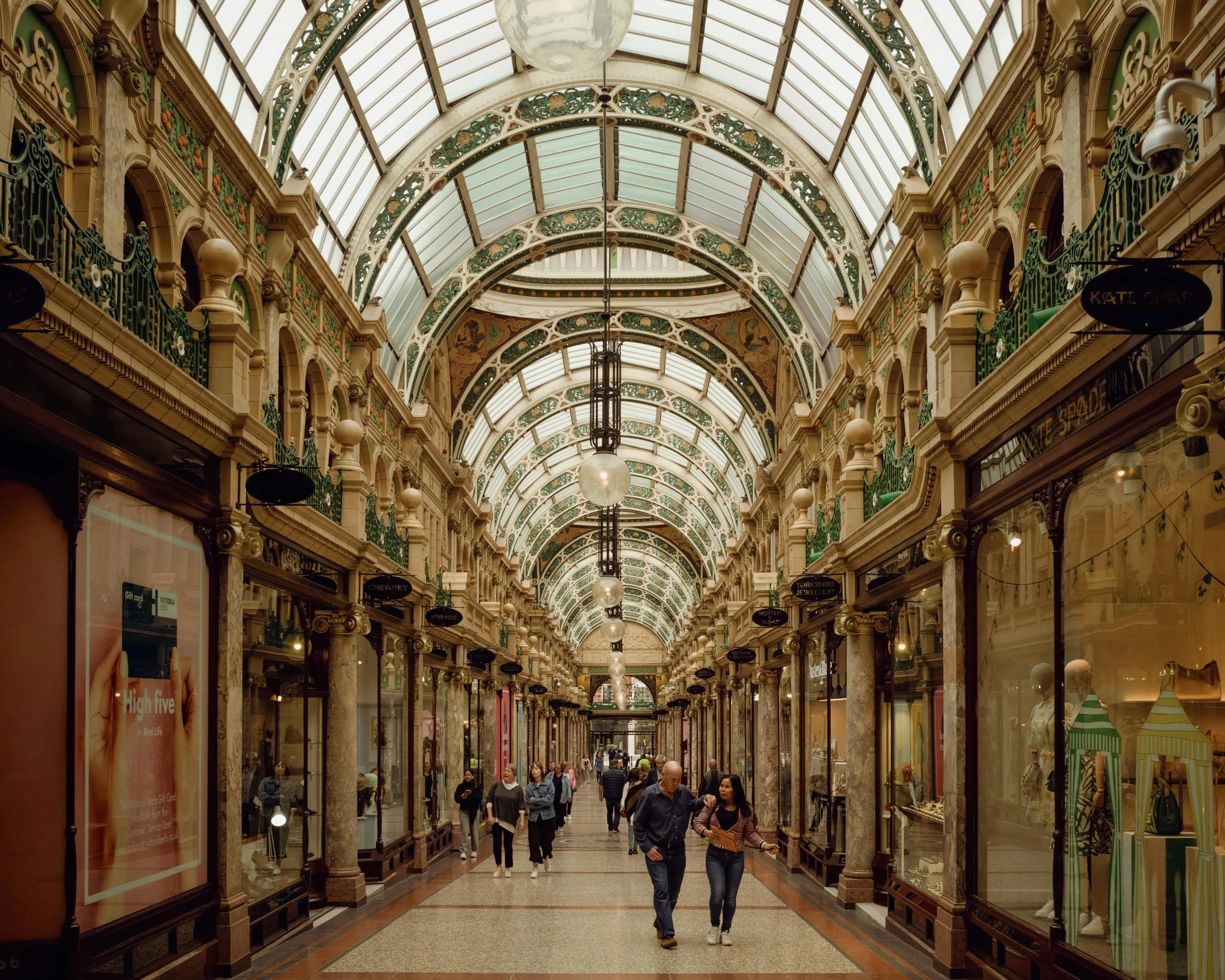How to Make International Friends at Language School - Yorkshire College blog thumbnail