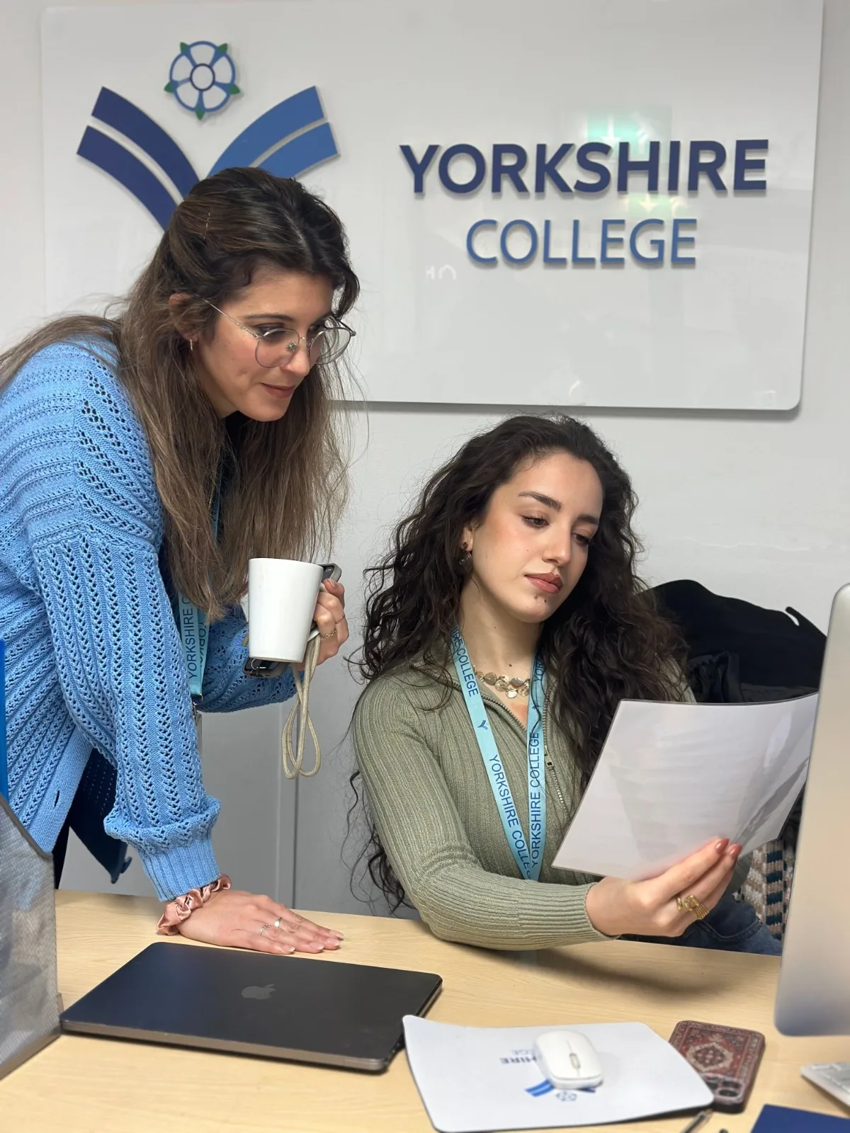 Yorkshire College Students - Yorkshire College student life in Leeds