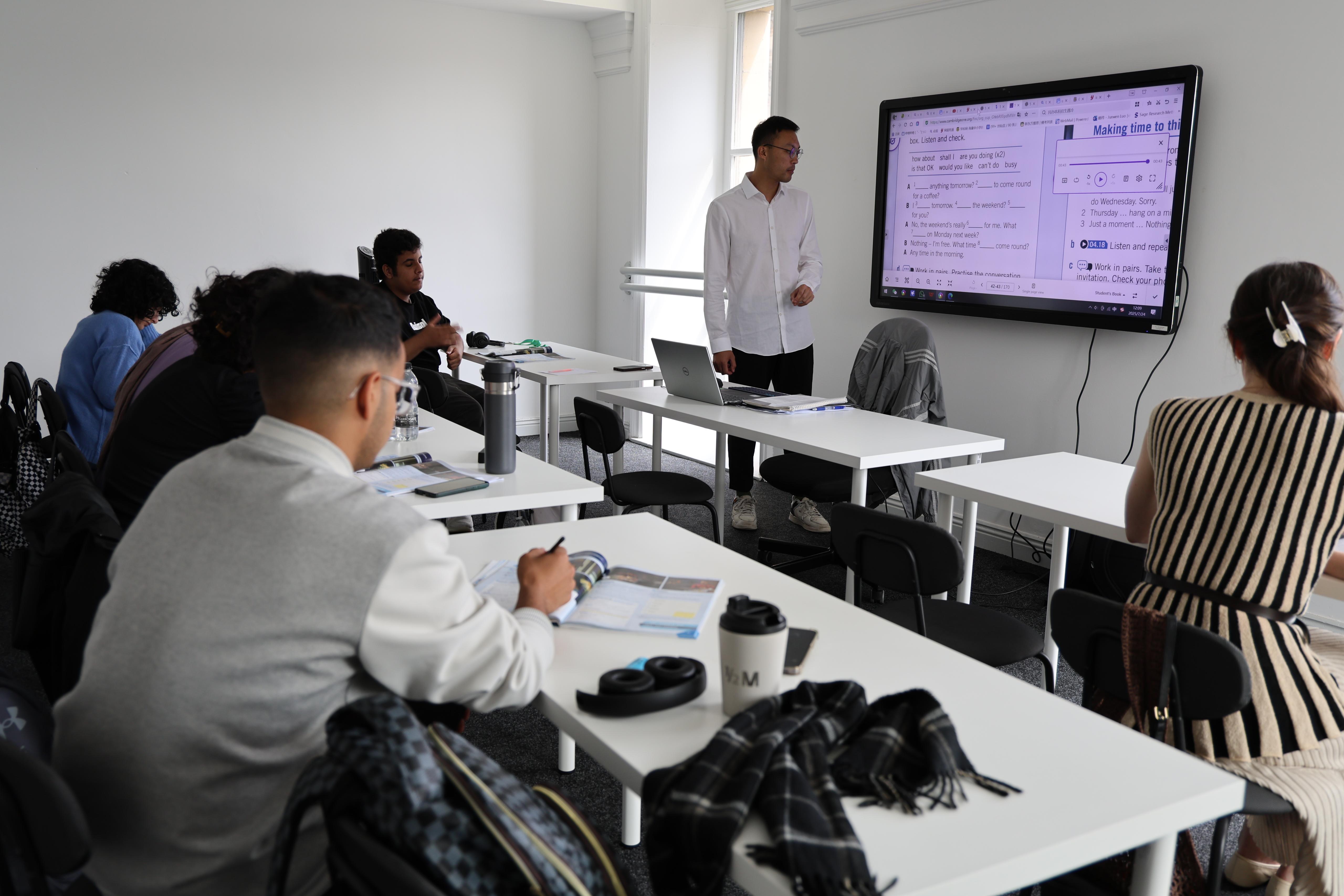 Leeds Language School - Yorkshire College student life in Leeds